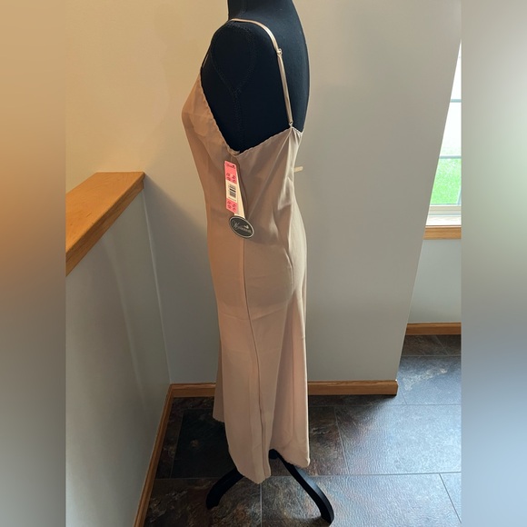 New Wondermaid full length taupe adjustable straps made in USA slip. Size 40 - Picture 4 of 16